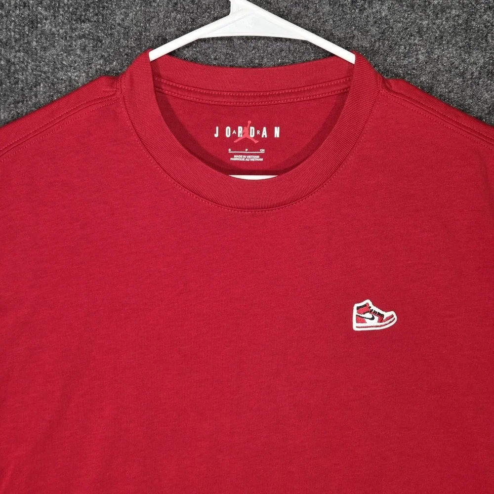 Jordan Red T Shirt Mens Small Embroidered Air Jordan 1 Sneaker Logo Graphic Tee